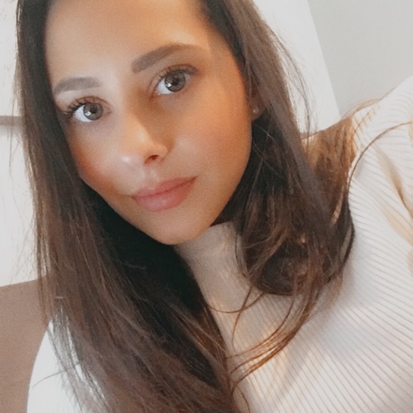 Meet your Posher, Alexandra - Picture 2 of 2